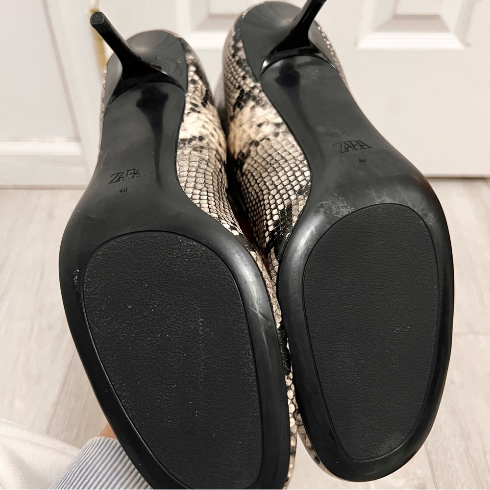 Zara Snake Skin Printed Pull On Boots 9 NWT - Picture 9 of 11